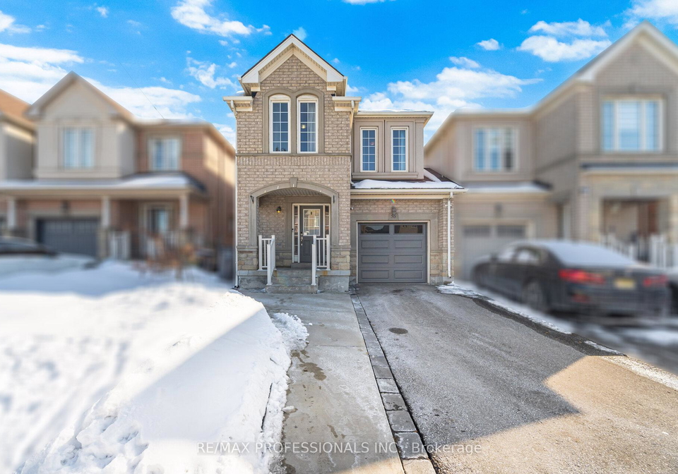 56-lightcatcher-circle-brampton-ontario-w12827680