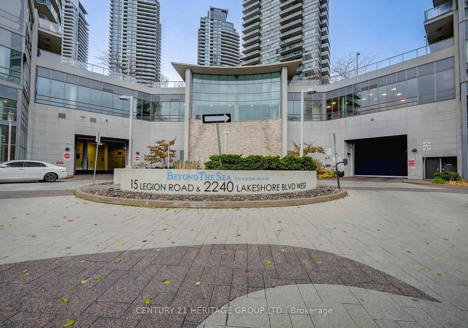 2240-lakeshore-boulevard-w-etobicoke-ontario-w12829062