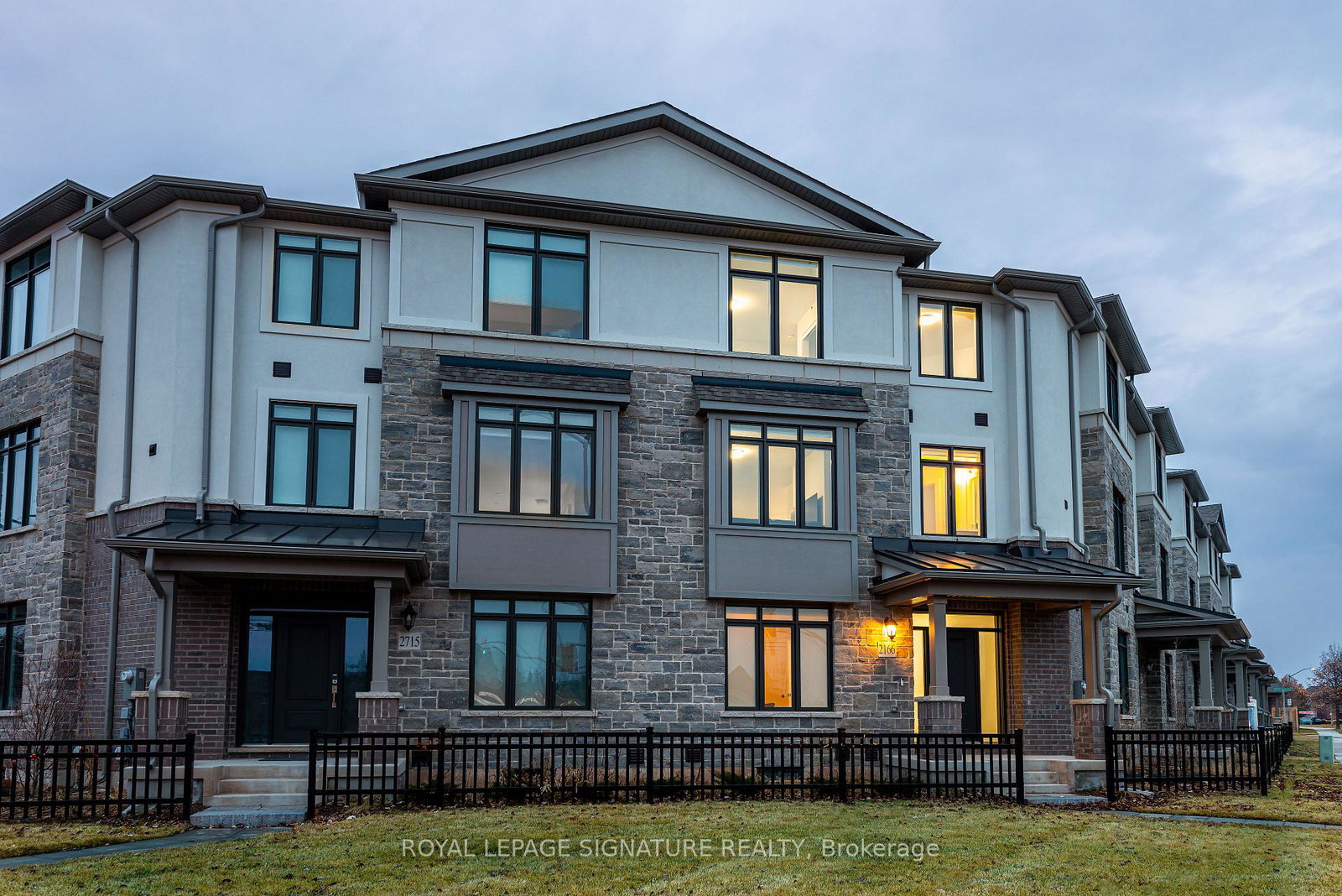 2166-postmaster-drive-oakville-ontario-w12831002