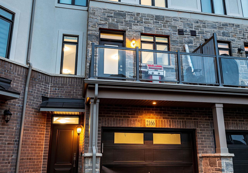 2166-postmaster-drive-oakville-ontario-w12831002