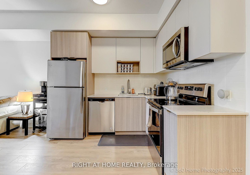 202-burnhamthorpe-road-e-mississauga-ontario-w12831242