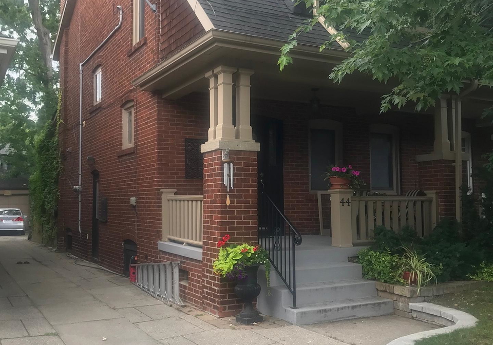 44-thornhill-avenue-toronto-ontario-w12835800