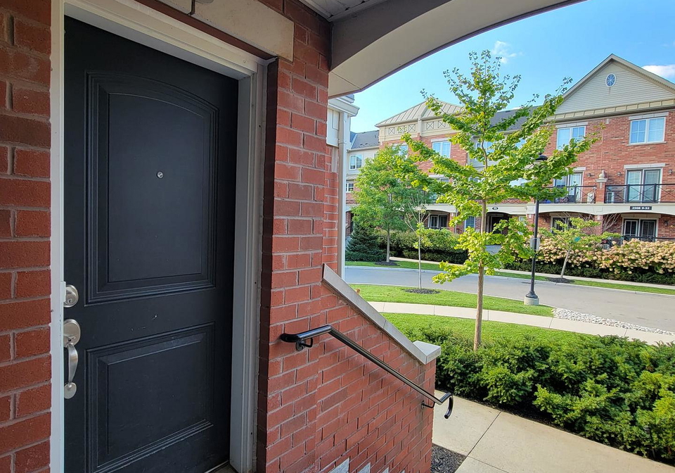 2492-post-road-oakville-ontario-w12835930