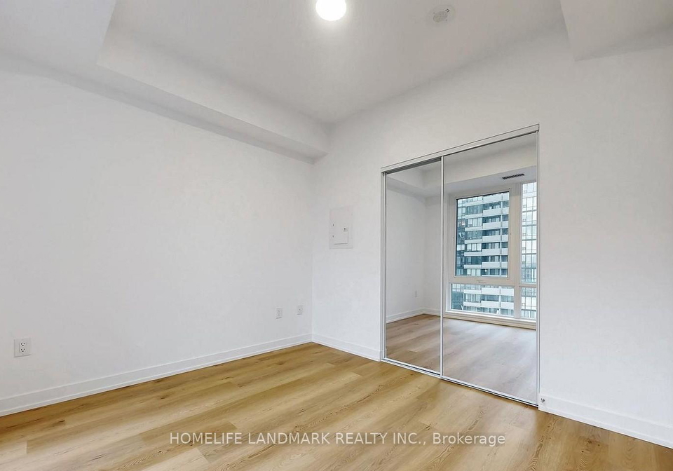 395-square-one-drive-mississauga-ontario-w12837326