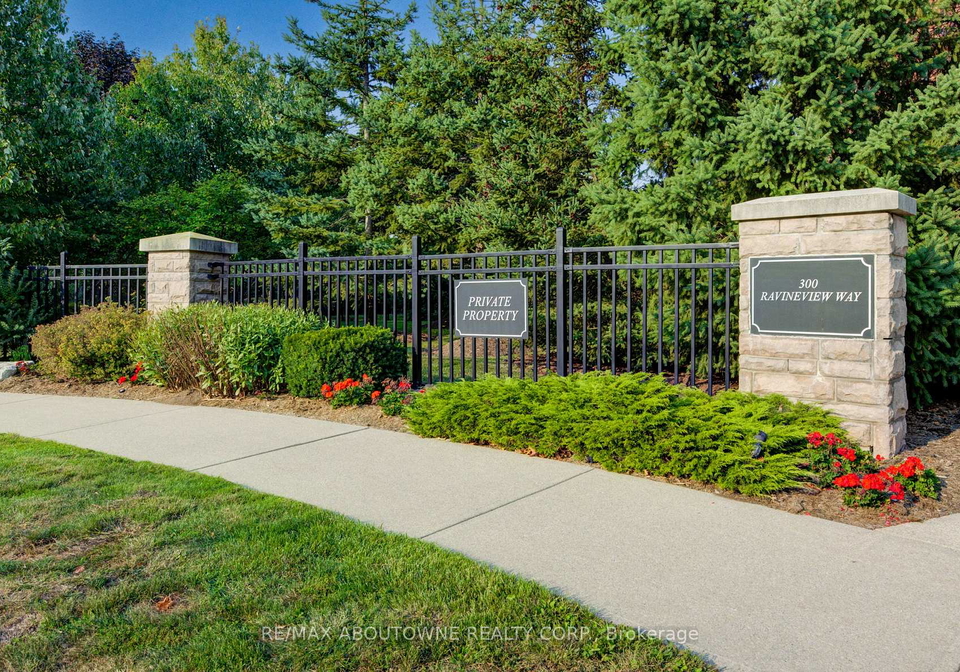 300-ravineview-way-oakville-ontario-w12839656