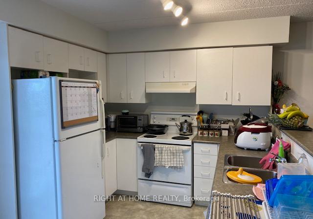 1460-bishops-gate-oakville-ontario-w12840768