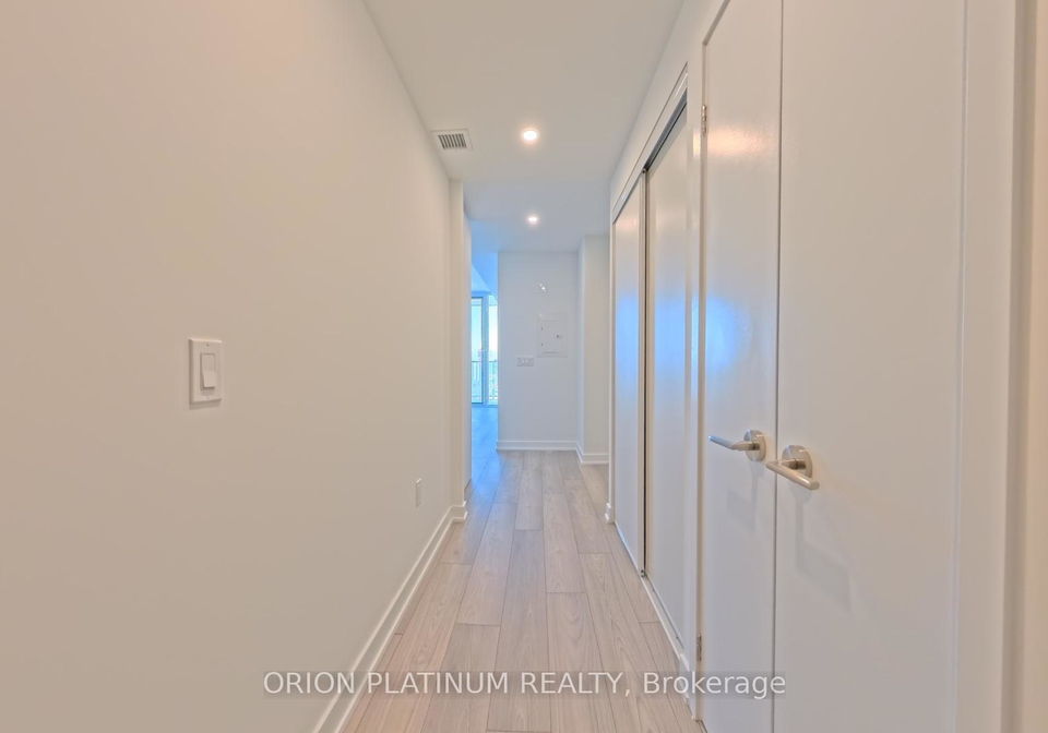 1-fairview-road-mississauga-ontario-w12841048
