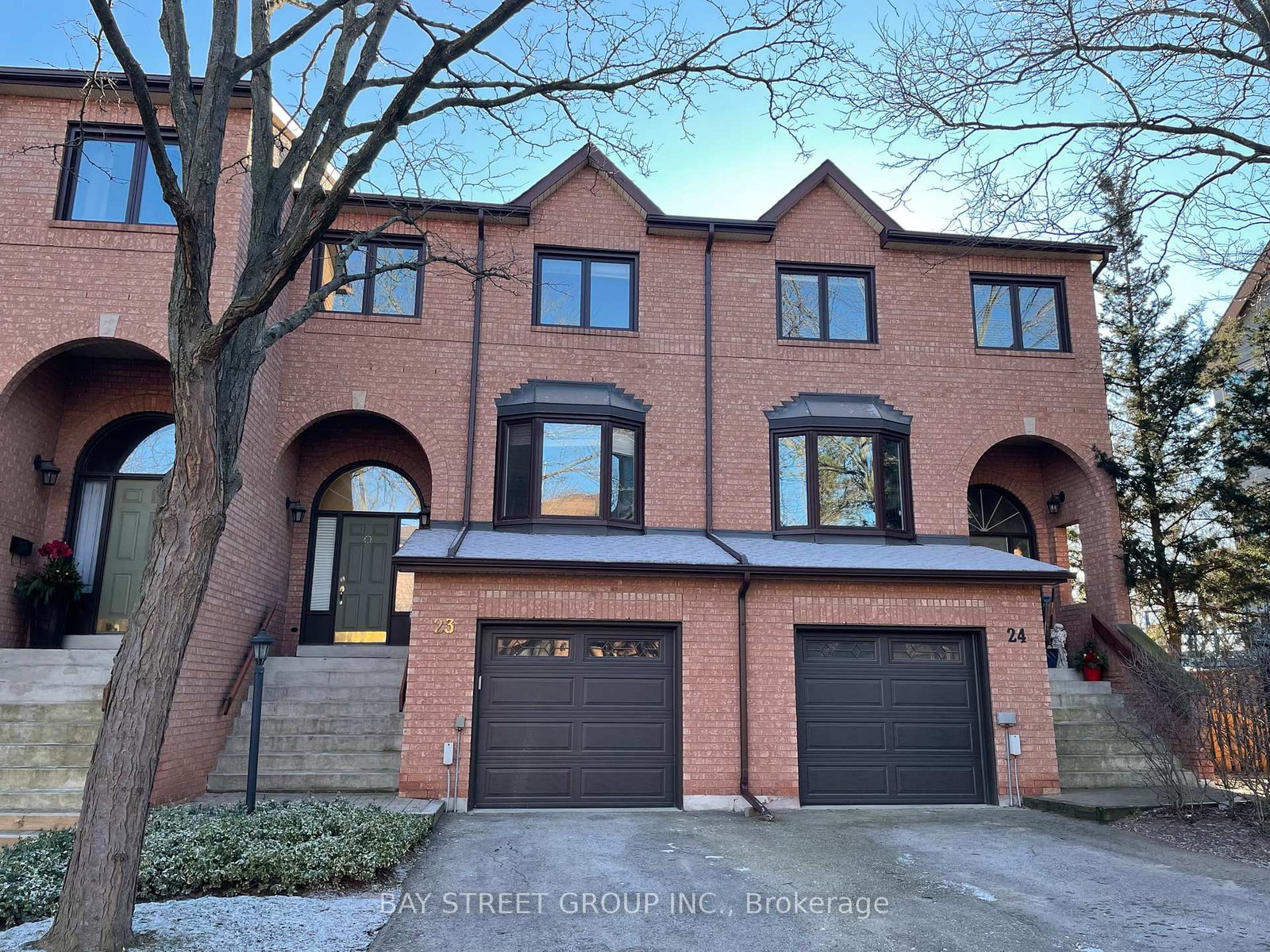 1100-queens-avenue-oakville-ontario-w12842428