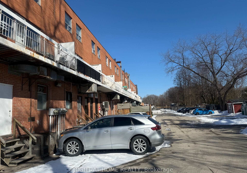 185lakeshore-road-w-mississauga-ontario-w12843618