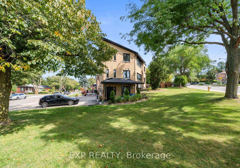 5-brendwin-road-toronto-ontario-w12843682