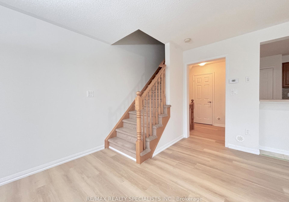 256-wetenhall-landing-milton-ontario-w12844120