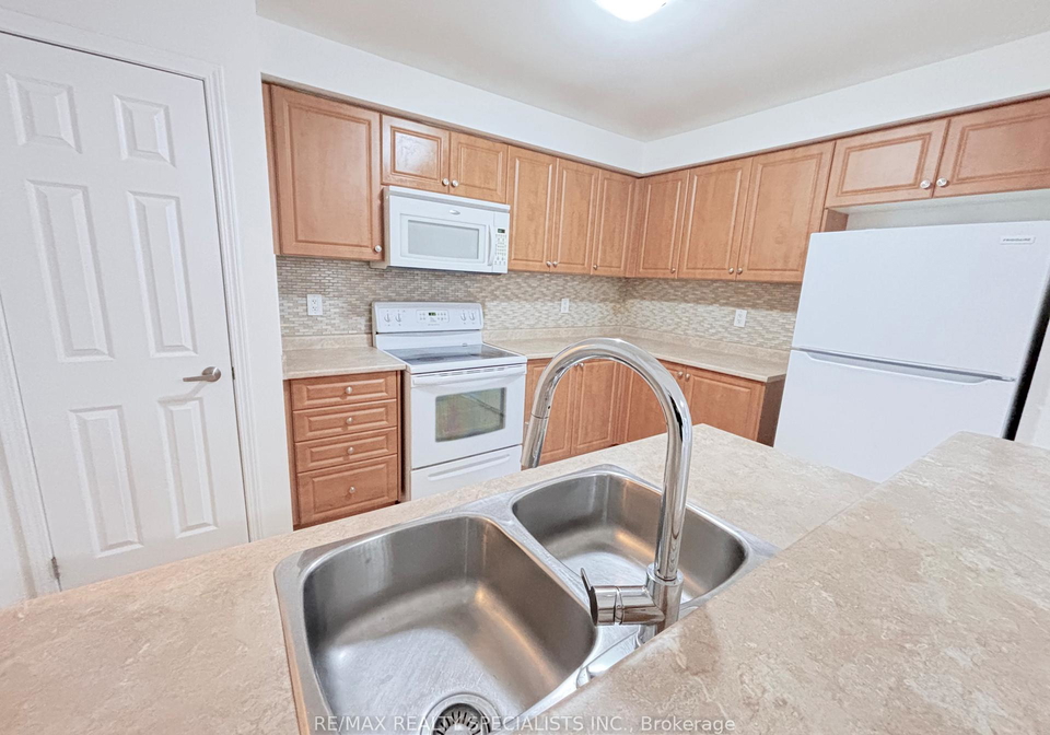 256-wetenhall-landing-milton-ontario-w12844120