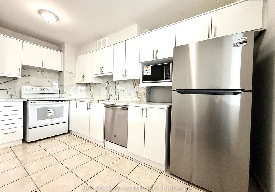 25-four-winds-drive-york-ontario-w12844322