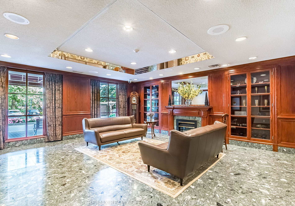 880-dundas-street-w-mississauga-ontario-w12845370