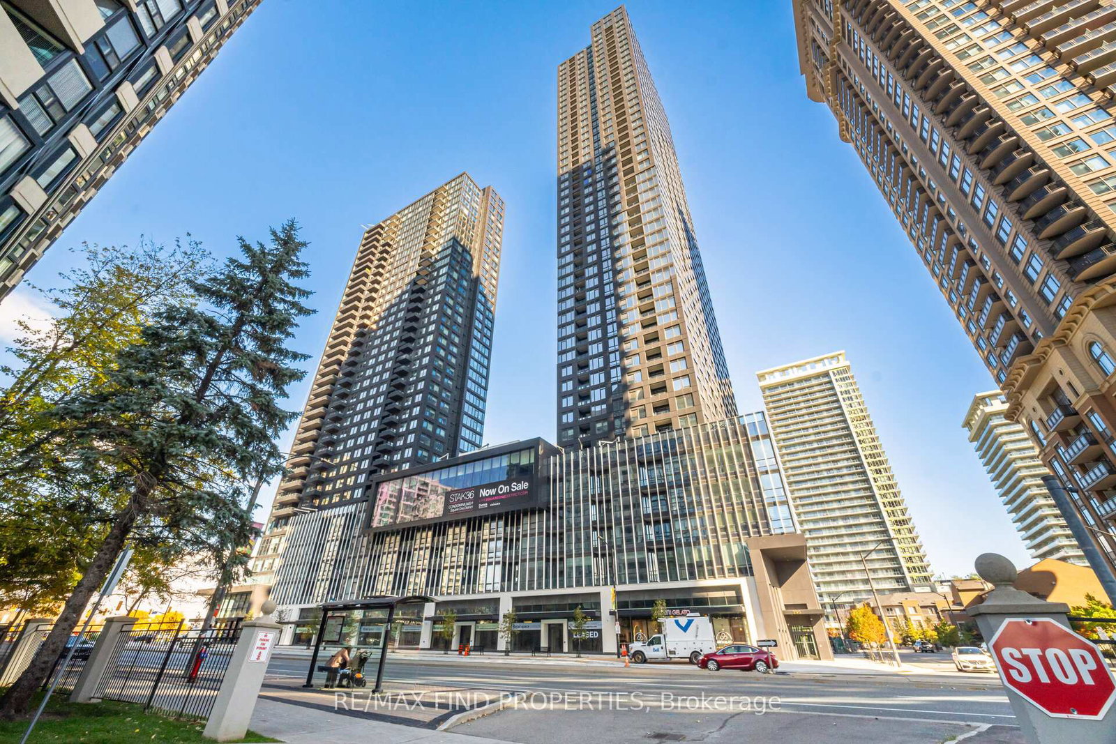 395-square-one-drive-mississauga-ontario-w12848330