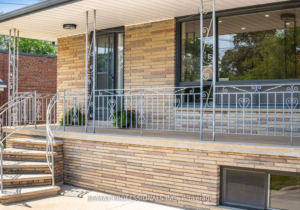 718-royal-york-road-etobicoke-ontario-w12848602
