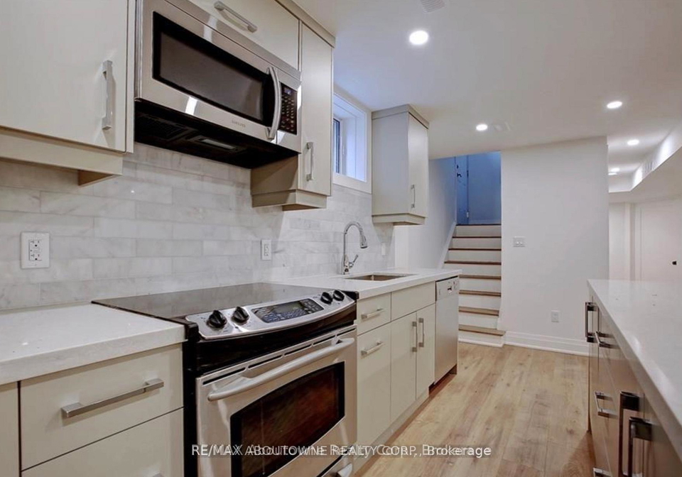 136-westside-drive-oakville-ontario-w12851024