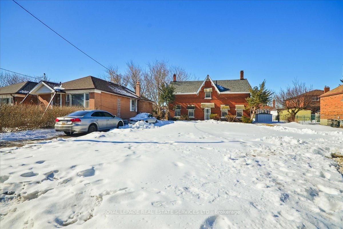 8-arnold-avenue-toronto-ontario-w12851076