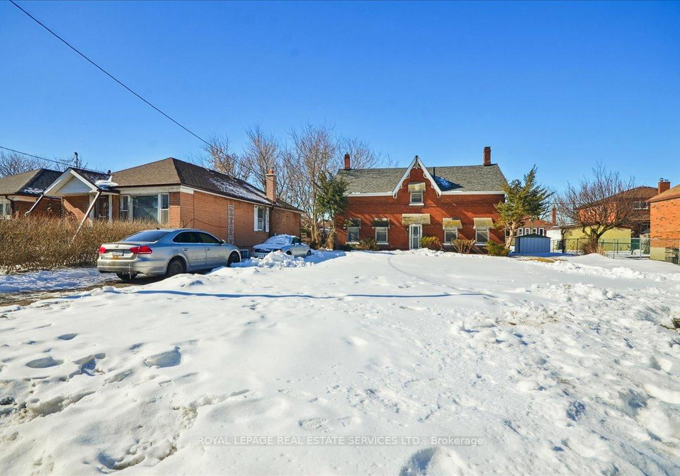 8-arnold-avenue-toronto-ontario-w12851076