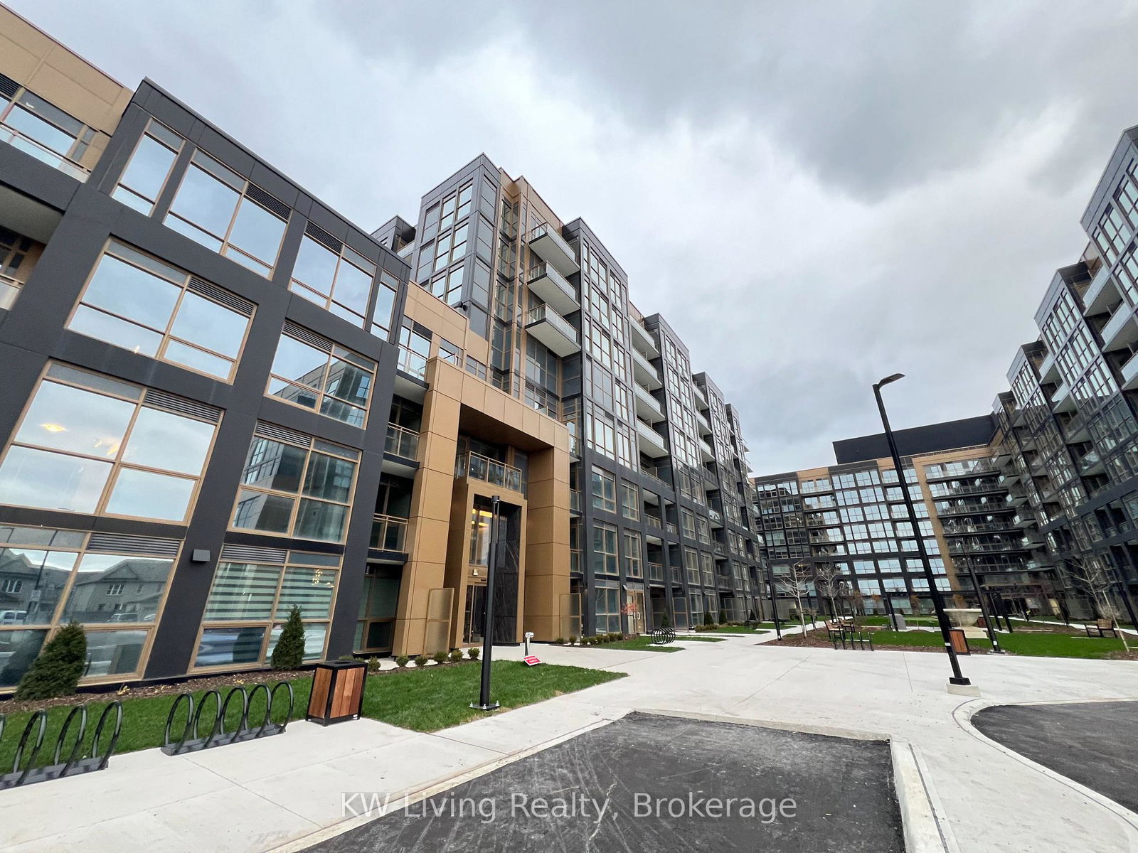 2333-khalsa-gate-oakville-ontario-w12851184