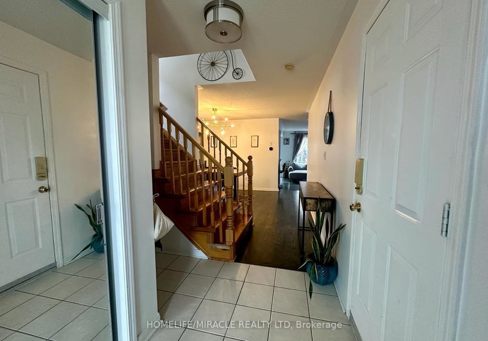 64-sweetwood-circle-w-brampton-ontario-w12851790