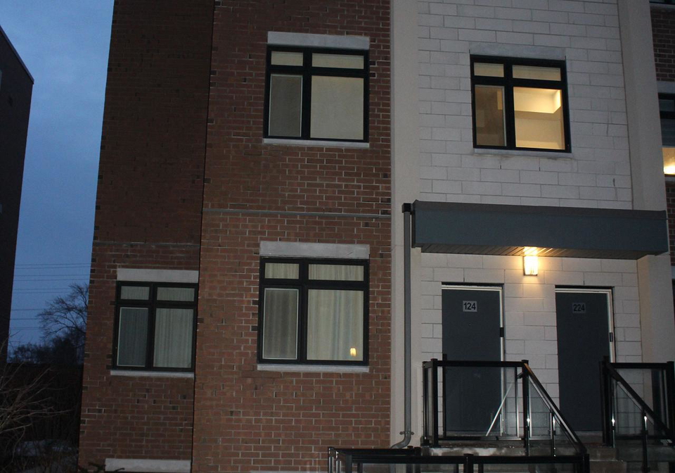 1070-douglas-mccurdy-common-mississauga-ontario-w12852692