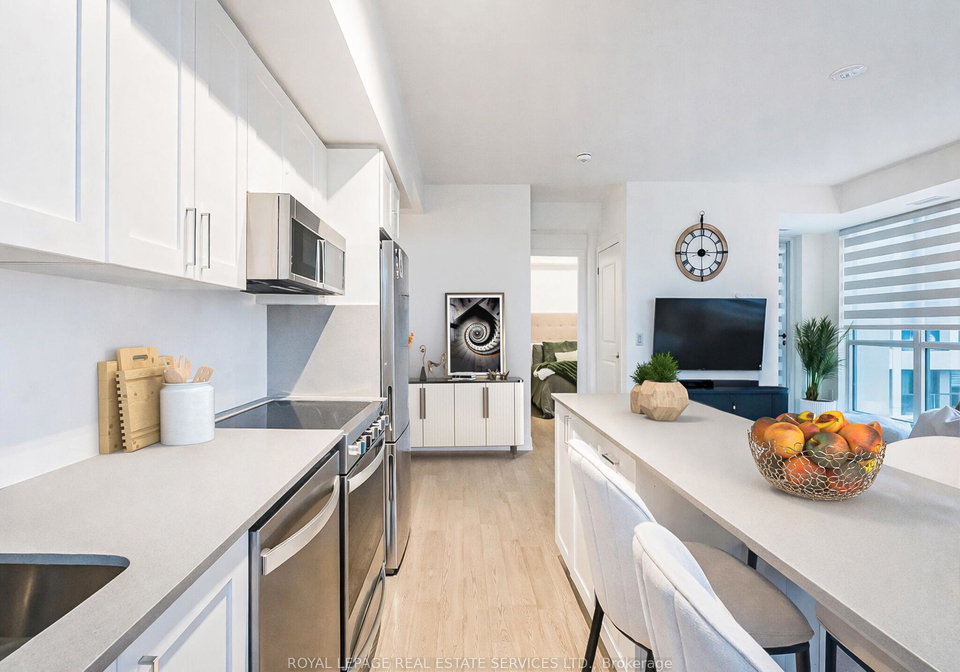 1063-douglas-mccurdy-common-mississauga-ontario-w12856320