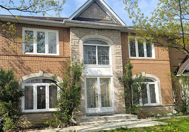 22-yellow-brick-road-brampton-ontario-w12857108
