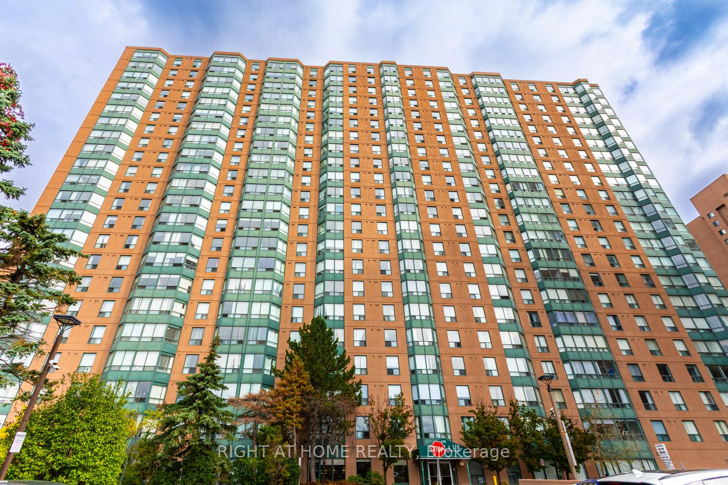 135-hillcrest-avenue-mississauga-ontario-w12859054