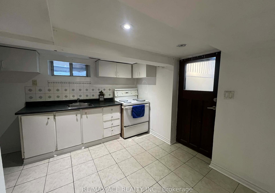 12-mahoney-avenue-north-york-ontario-w12862460