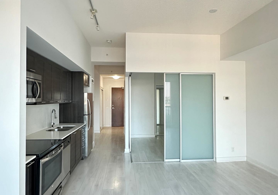 2220-lake-shore-boulevard-w-etobicoke-ontario-w12864668