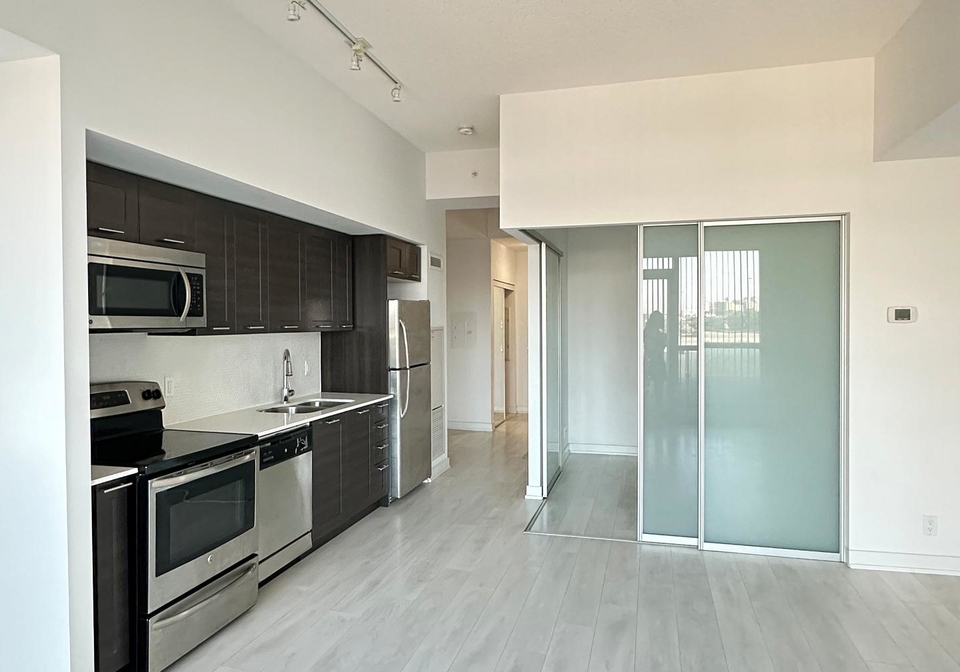 2220-lake-shore-boulevard-w-etobicoke-ontario-w12864668