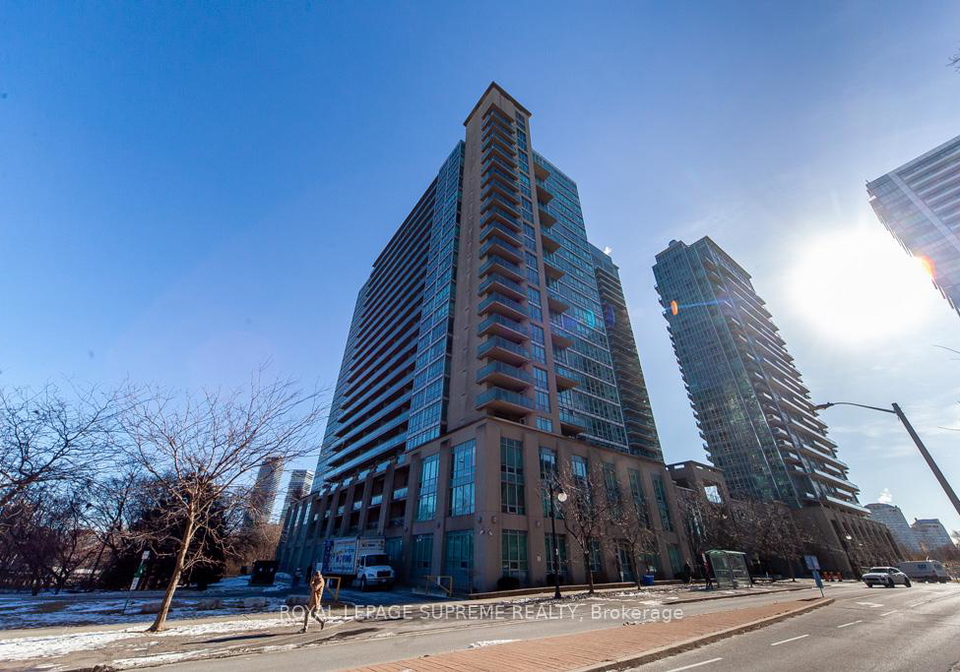 185-legion-road-n-etobicoke-ontario-w12865672