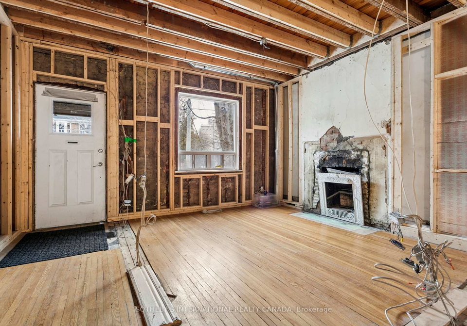 34-indian-road-toronto-ontario-w12865900