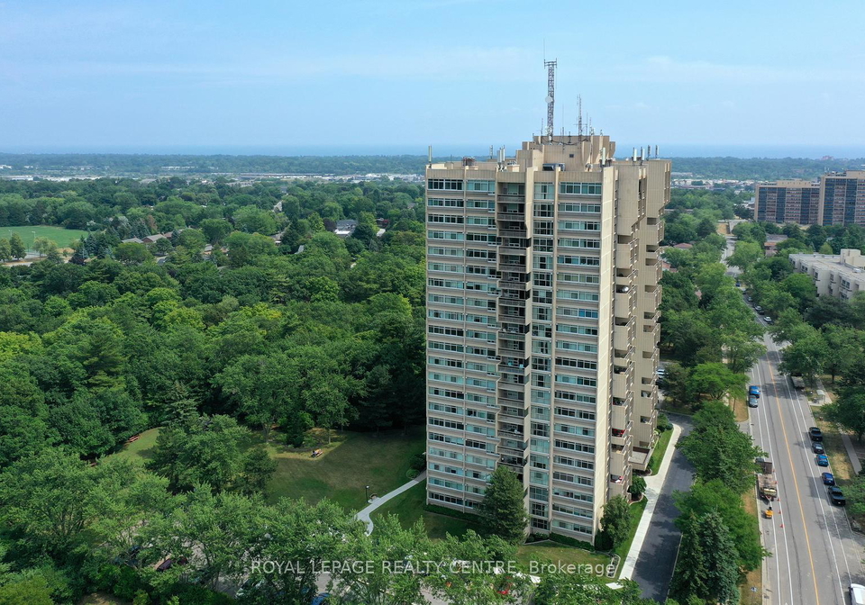 1359-white-oaks-boulevard-oakville-ontario-w12866998