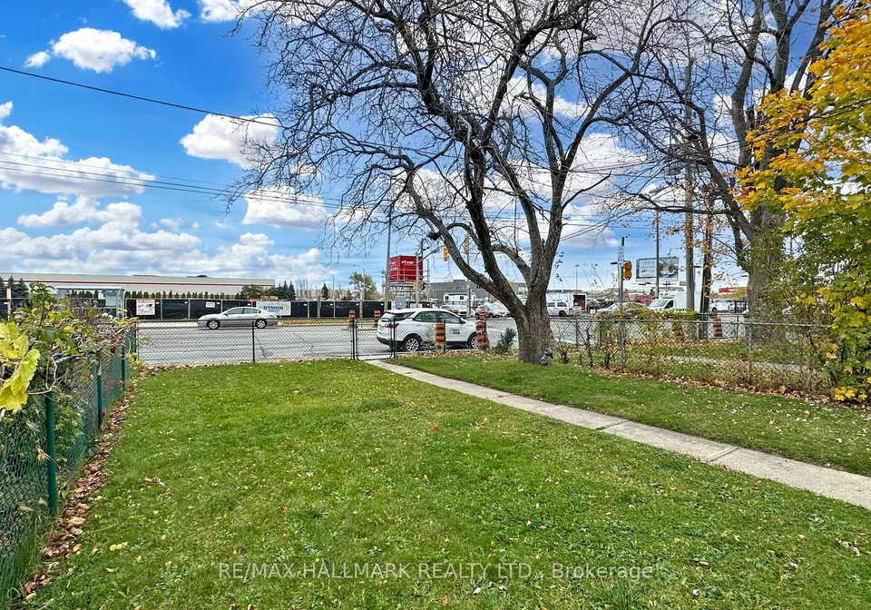 3572-dufferin-street-york-ontario-w12867486