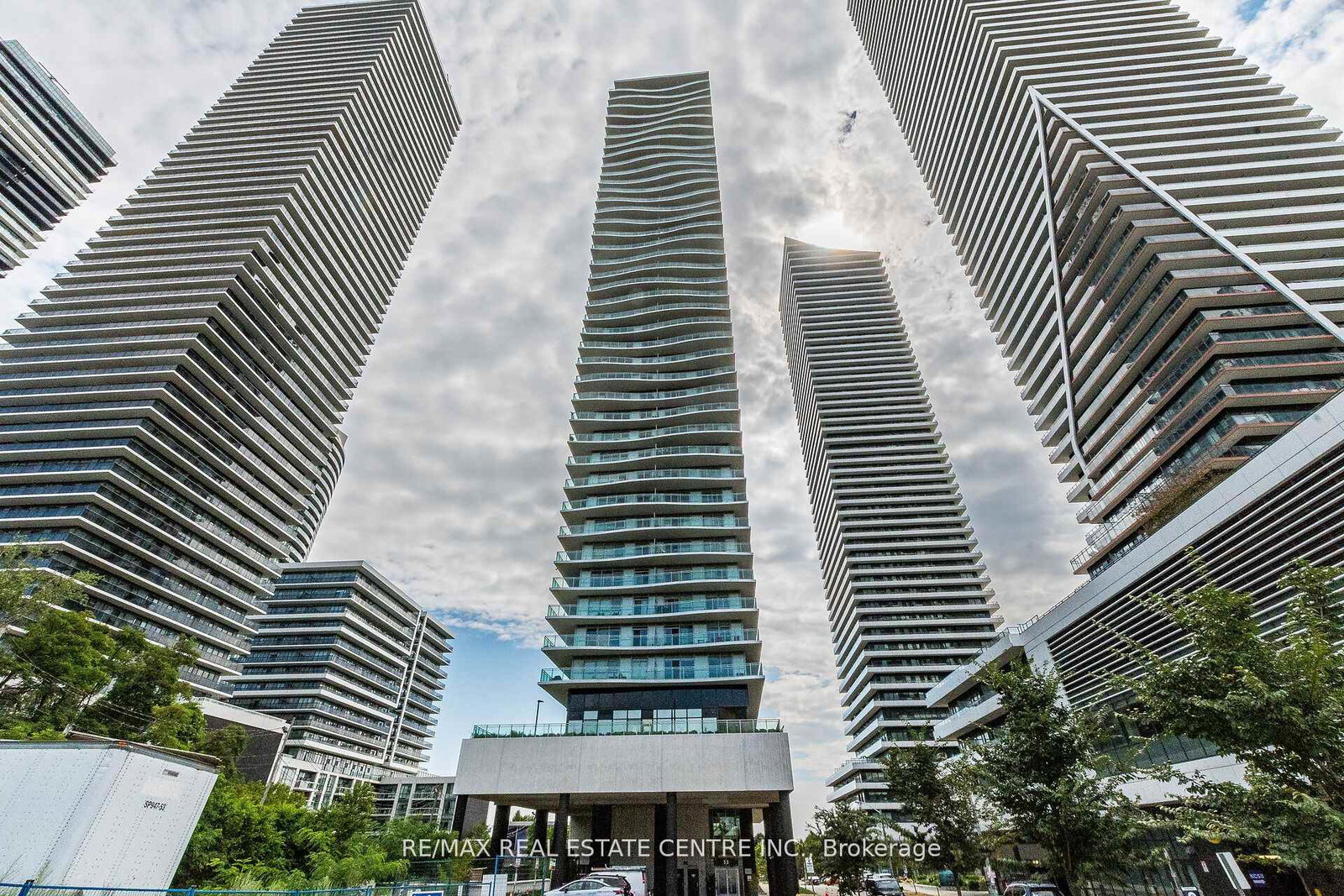 33-shore-breeze-drive-etobicoke-ontario-w12868320