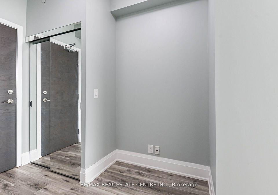 33-shore-breeze-drive-etobicoke-ontario-w12868320