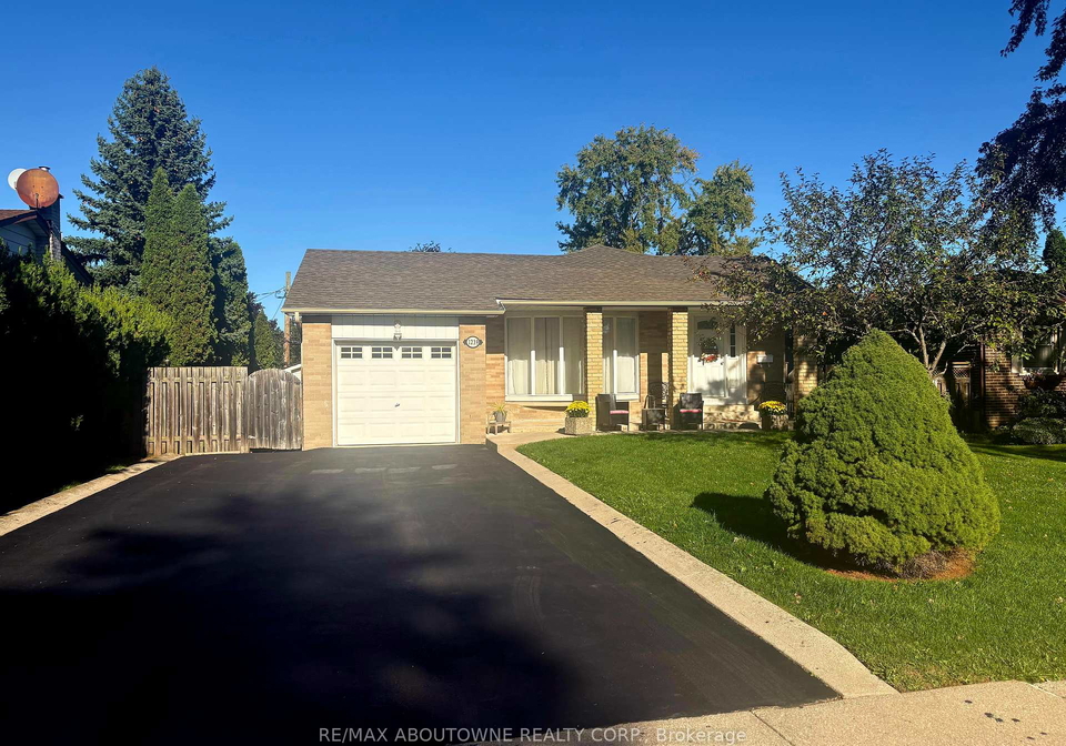 1239-montclair-drive-oakville-ontario-w12870434