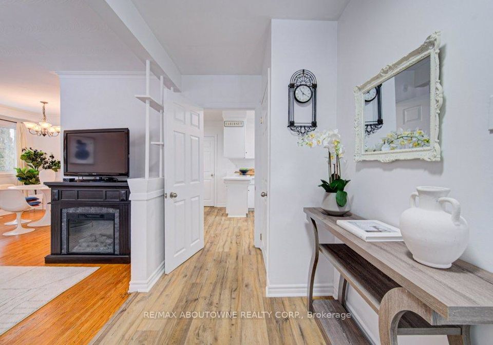 1239-montclair-drive-oakville-ontario-w12870434