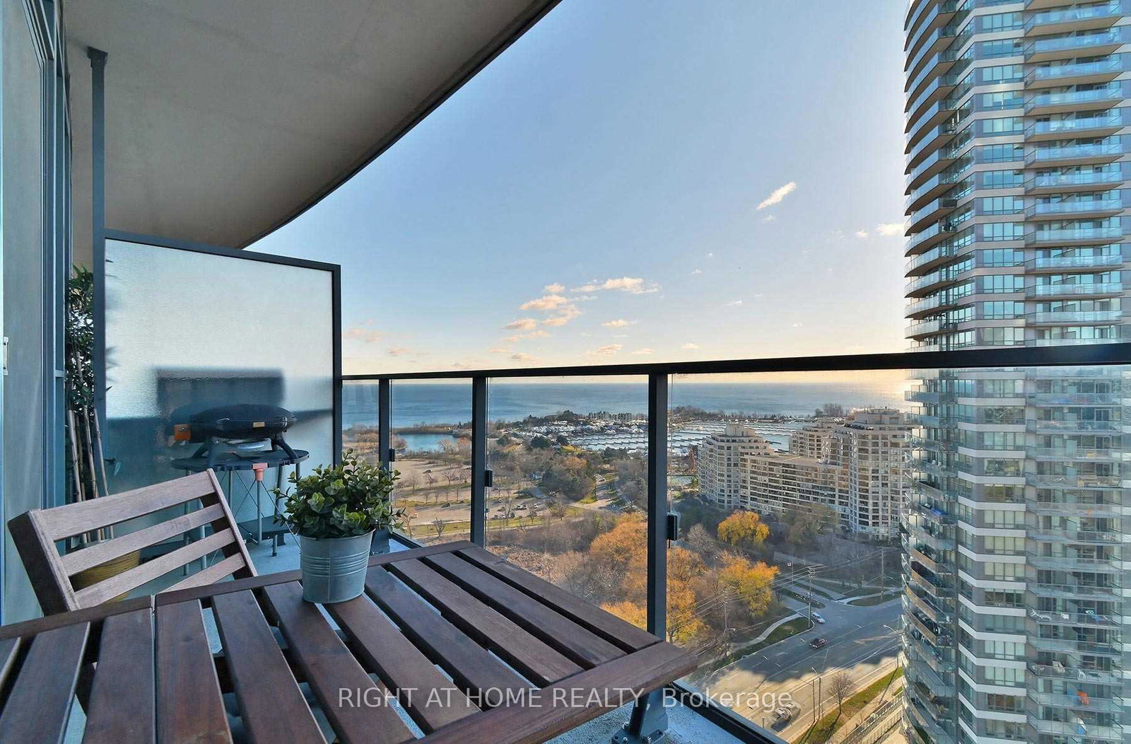 2212-lake-shore-boulevard-w-etobicoke-ontario-w12872032
