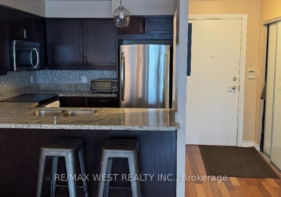 2111-lake-shore-boulevard-w-etobicoke-ontario-w12872046