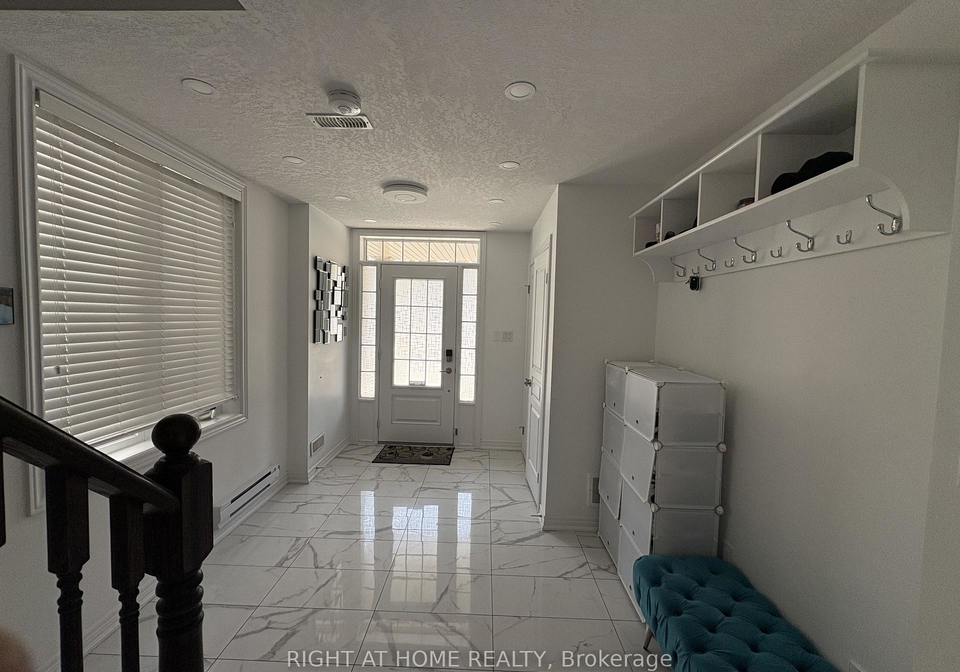 387-cranbrook-common-oakville-ontario-w12872334