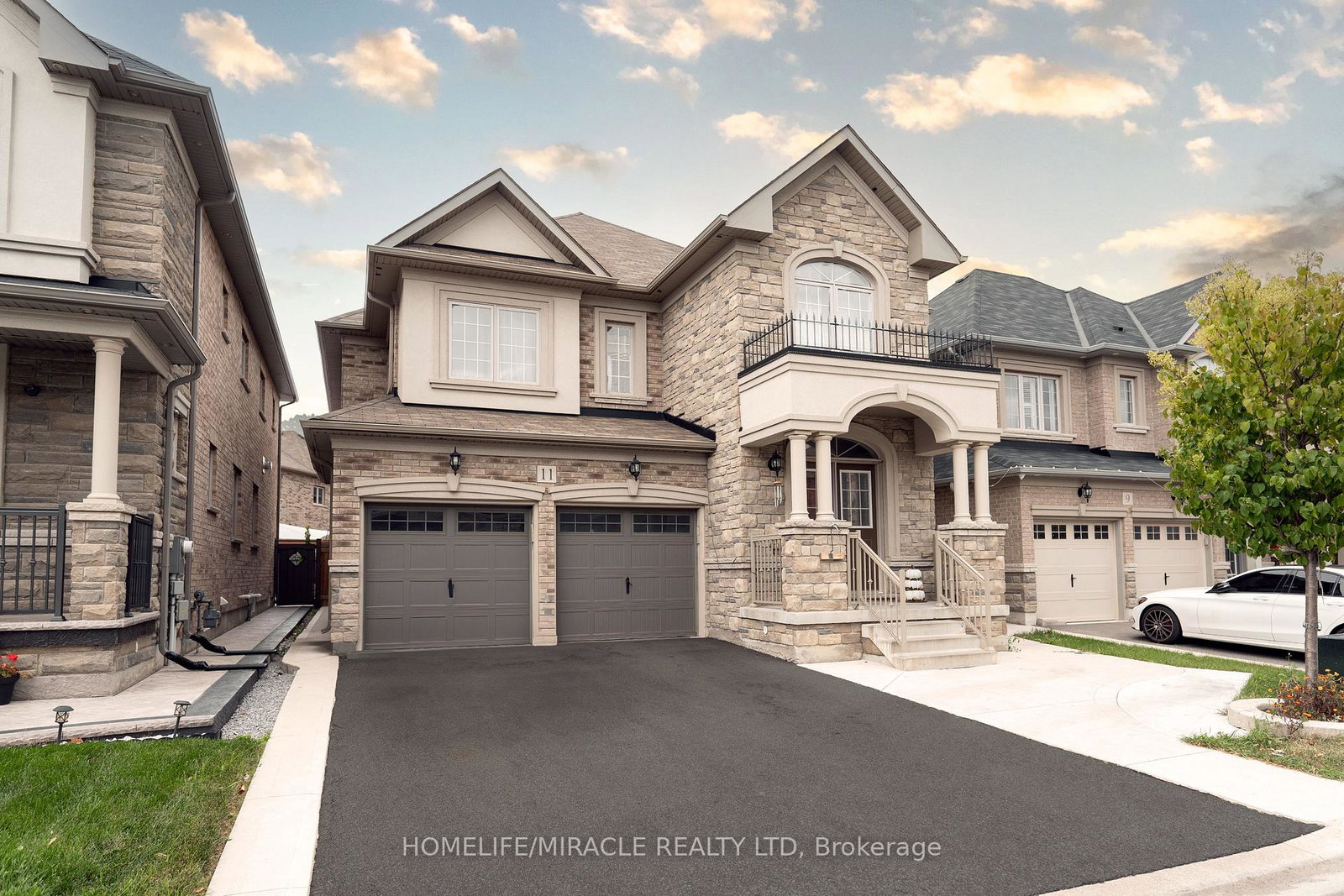 11-magical-road-brampton-ontario-w12873114