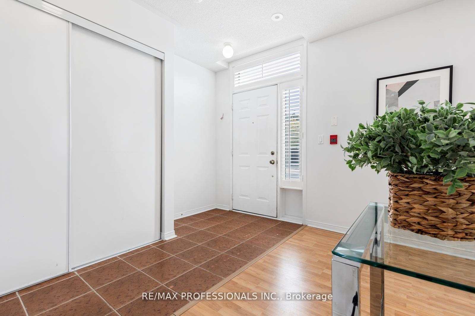 3400-lake-shore-boulevard-w-etobicoke-ontario-w12873316