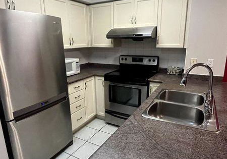 35-kingsbridge-garden-circle-mississauga-ontario-w12874142