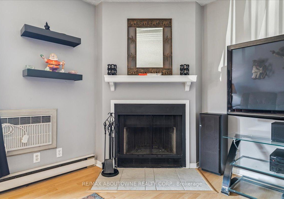 1480-pilgrims-way-oakville-ontario-w12874414