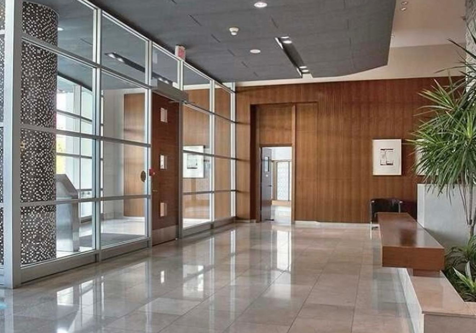 220-burnhamthorpe-road-mississauga-ontario-w12875532