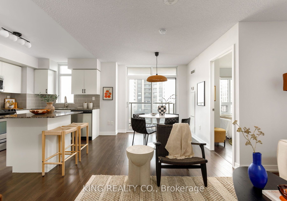 816-lansdowne-avenue-toronto-ontario-w12877636