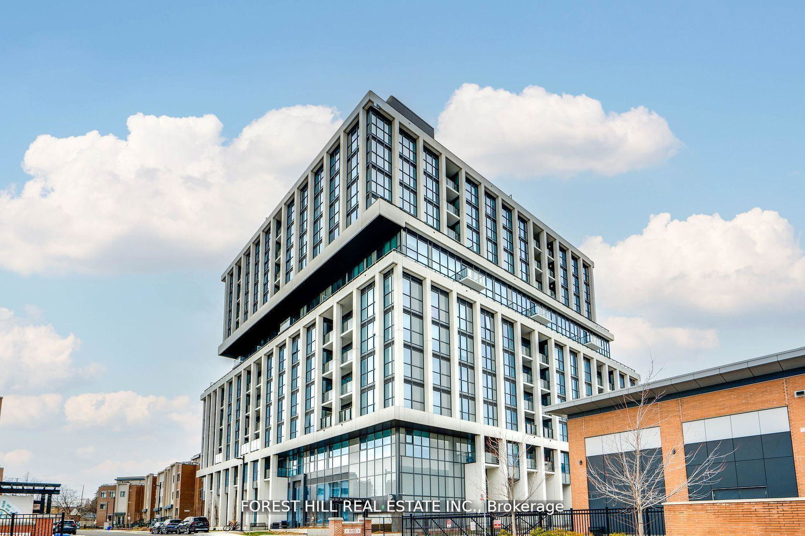 1063-douglas-mccurdy-comm-circle-mississauga-ontario-w12877938
